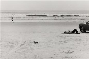 ELLIOTT ERWITT (1928-2023) A selection of 5 photographs depicting beach scenes. Circa 1970s.